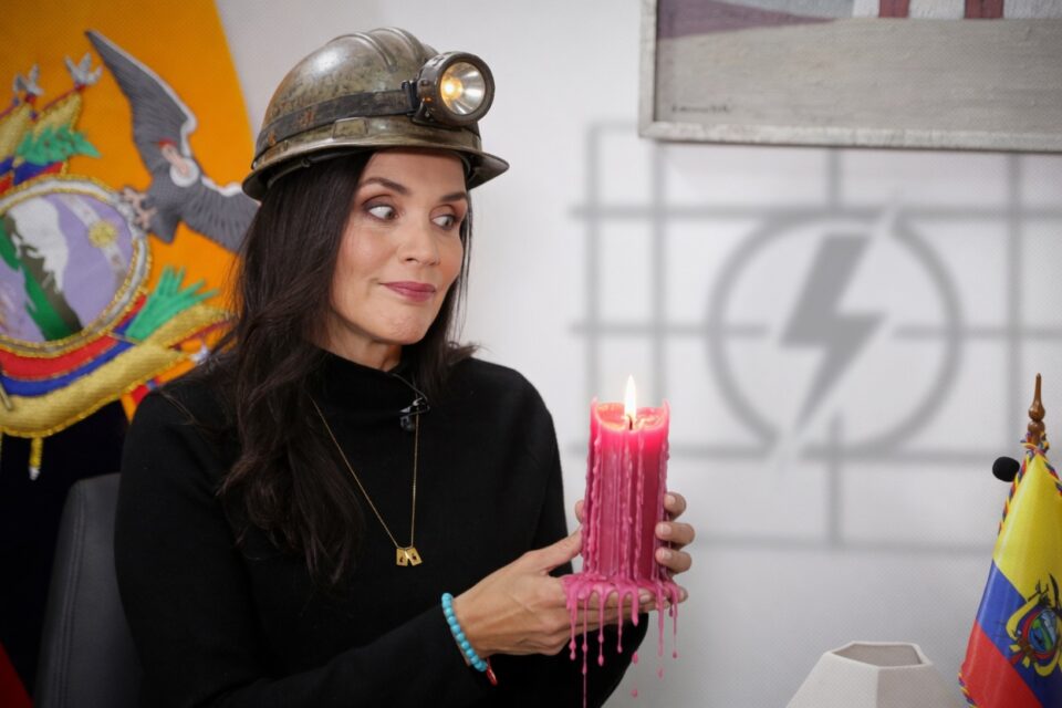 Cenace alerta sobre un posible colapso del sistema eléctrico en Ecuador. La falta de inversión y la sobrecarga en la red amenazan con apagones masivos a nivel nacional.